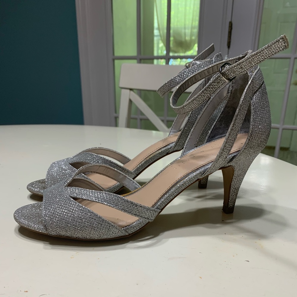 Kelly and Katie Valdena heels